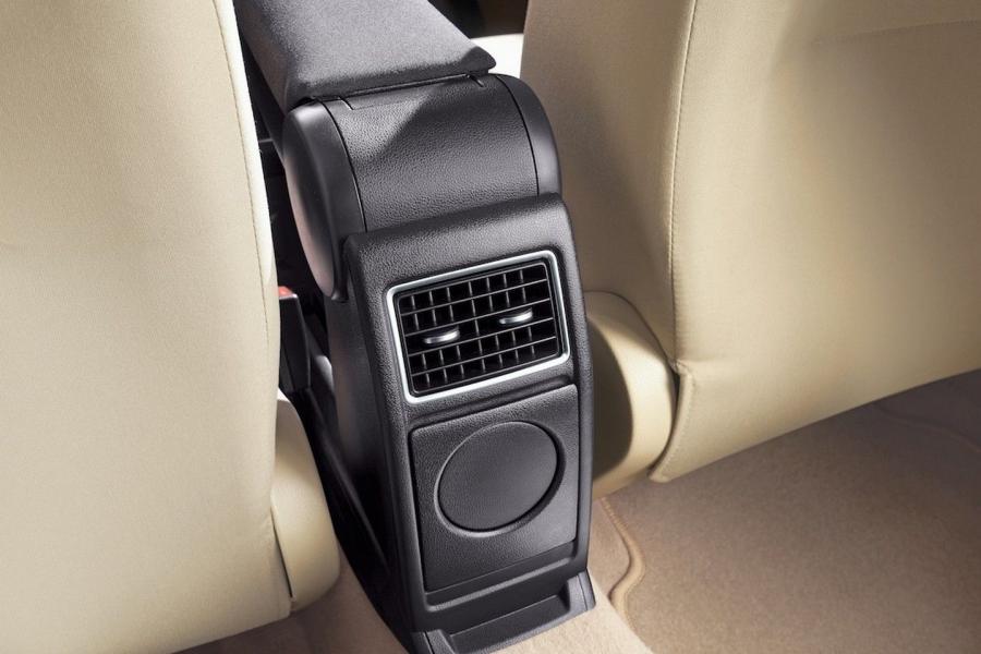 Детали интерьера Volkswagen Ameo 2016 года  (фото 15 из 16)